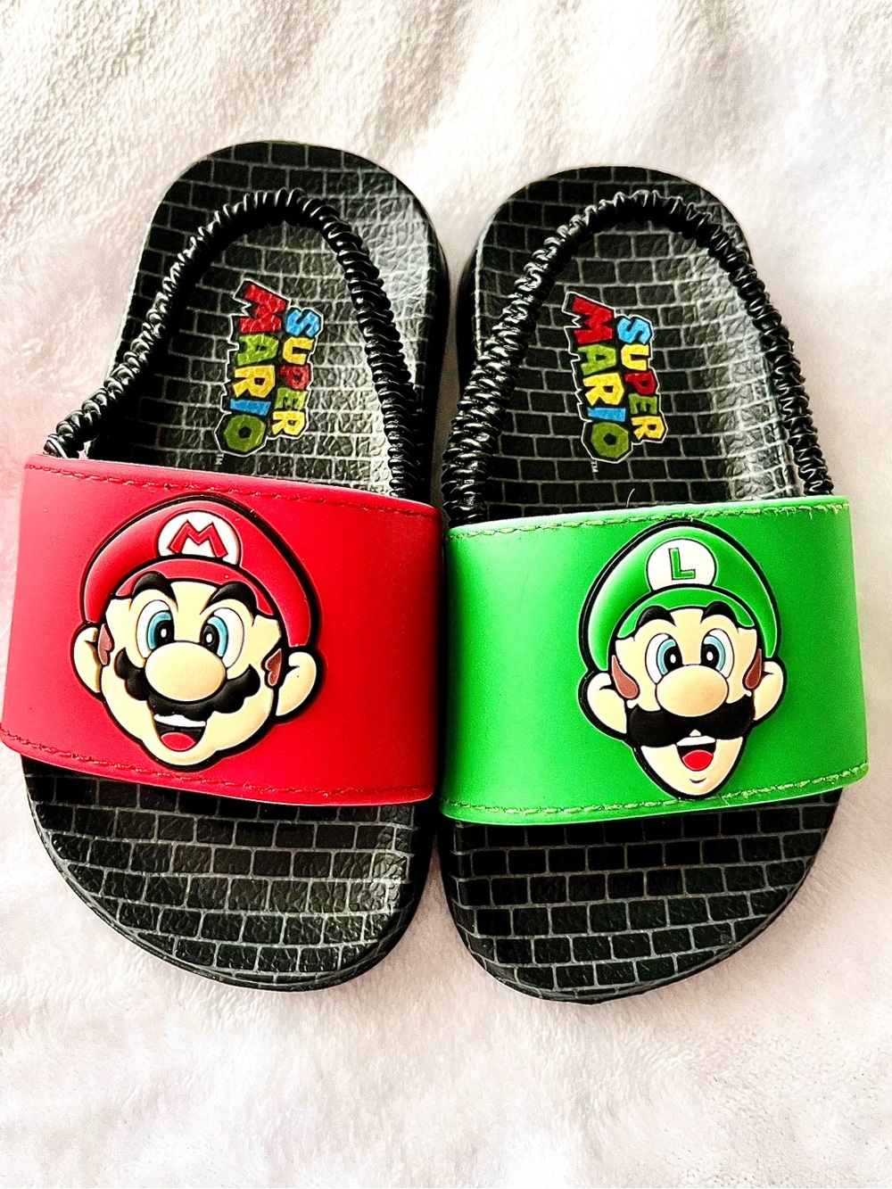 Nintendo Super Mario Boy’s Slide Sandals in Red and Green